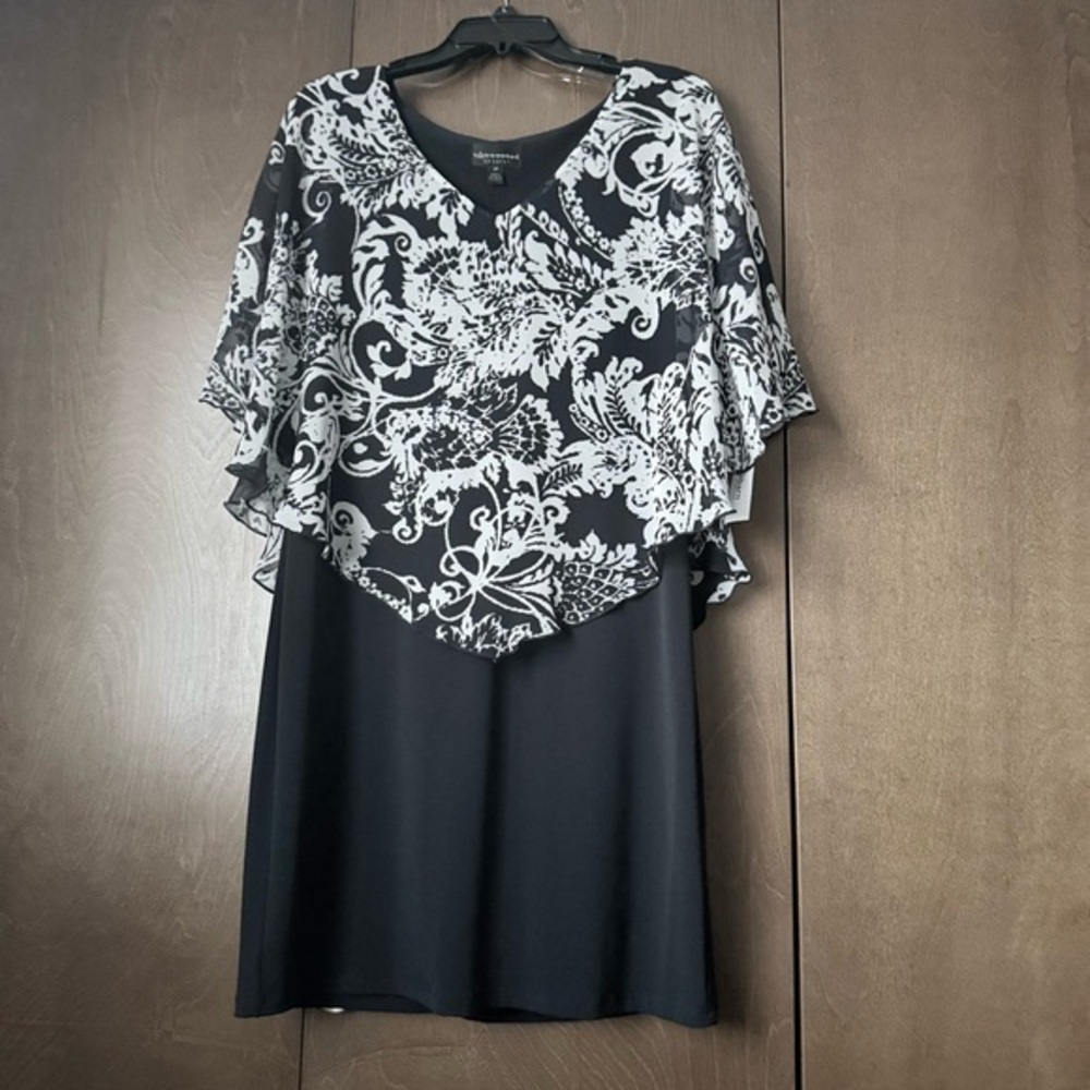 Connected Apparel Black and White Overlay Sheath Dress. NWT. 8P V Neck